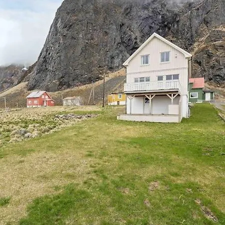 House By The Ocean With Midnight Sun View *
