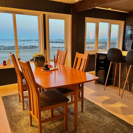 House By The Ocean With Midnight Sun View *