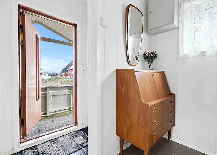 House By The Ocean With Midnight Sun View * Eggum