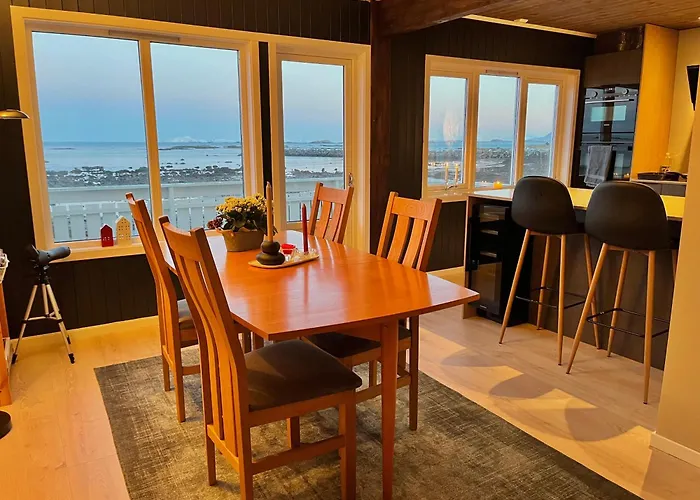 House By The Ocean With Midnight Sun View *